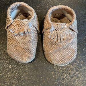 Freshly Picked Geometric Rose Gold Metallic & Tan Moccasins Sz 3